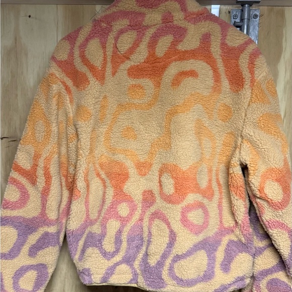 Colorful Sherpa Jacket with Swirl Pattern - Picture 4 of 4